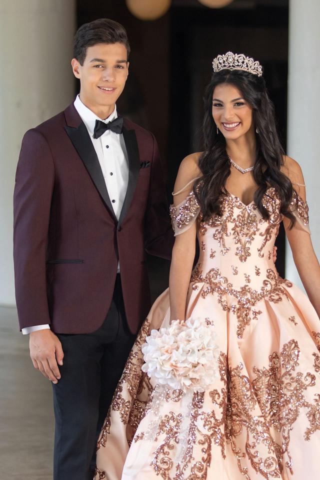 Prom and Quinceanera Tuxedo Burgundy Kenneth Cole Empire